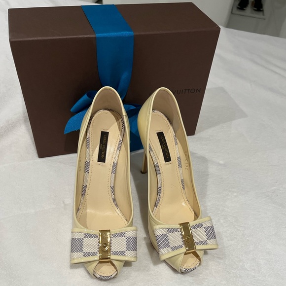 LOUIS VUITTON Ivory Damier Azul Valentine Check Bow Patent & Canvas Pumps 37 - Picture 10 of 10